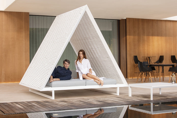 Baldachin pentru terasă cu acoperiș din coardă țesută Frame Ramón Esteve, Vondom