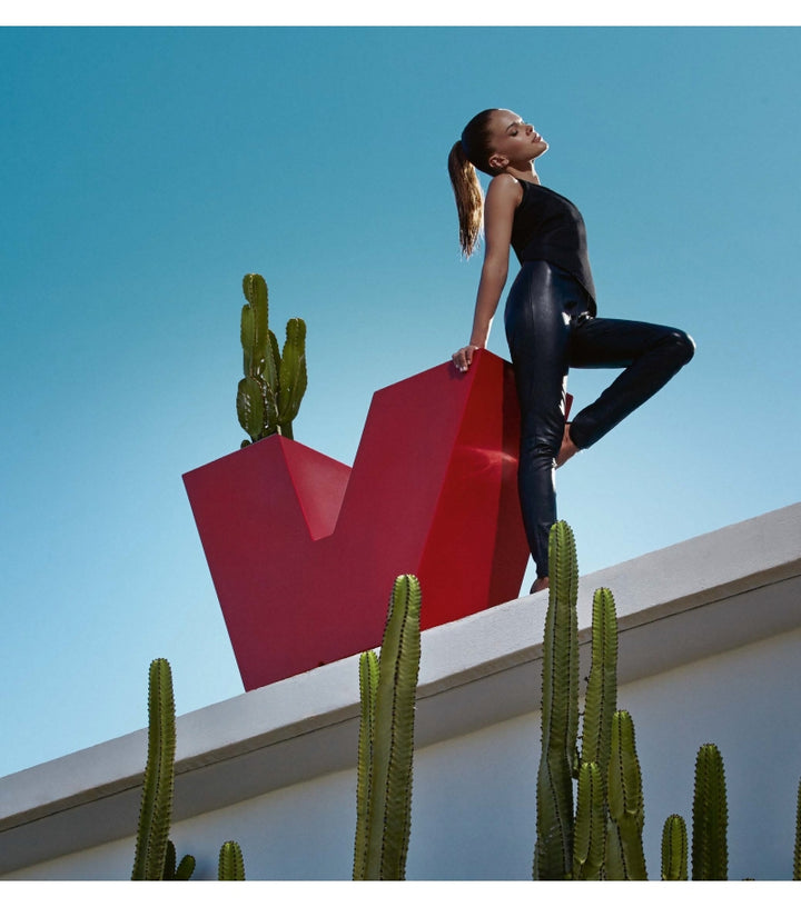Ghiveci Uve, Studio Vondom