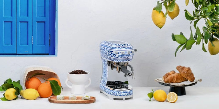 Espressor manual de cafea Smeg Dolce&Gabbana ECF02DGBEU, Blu mediterraneo