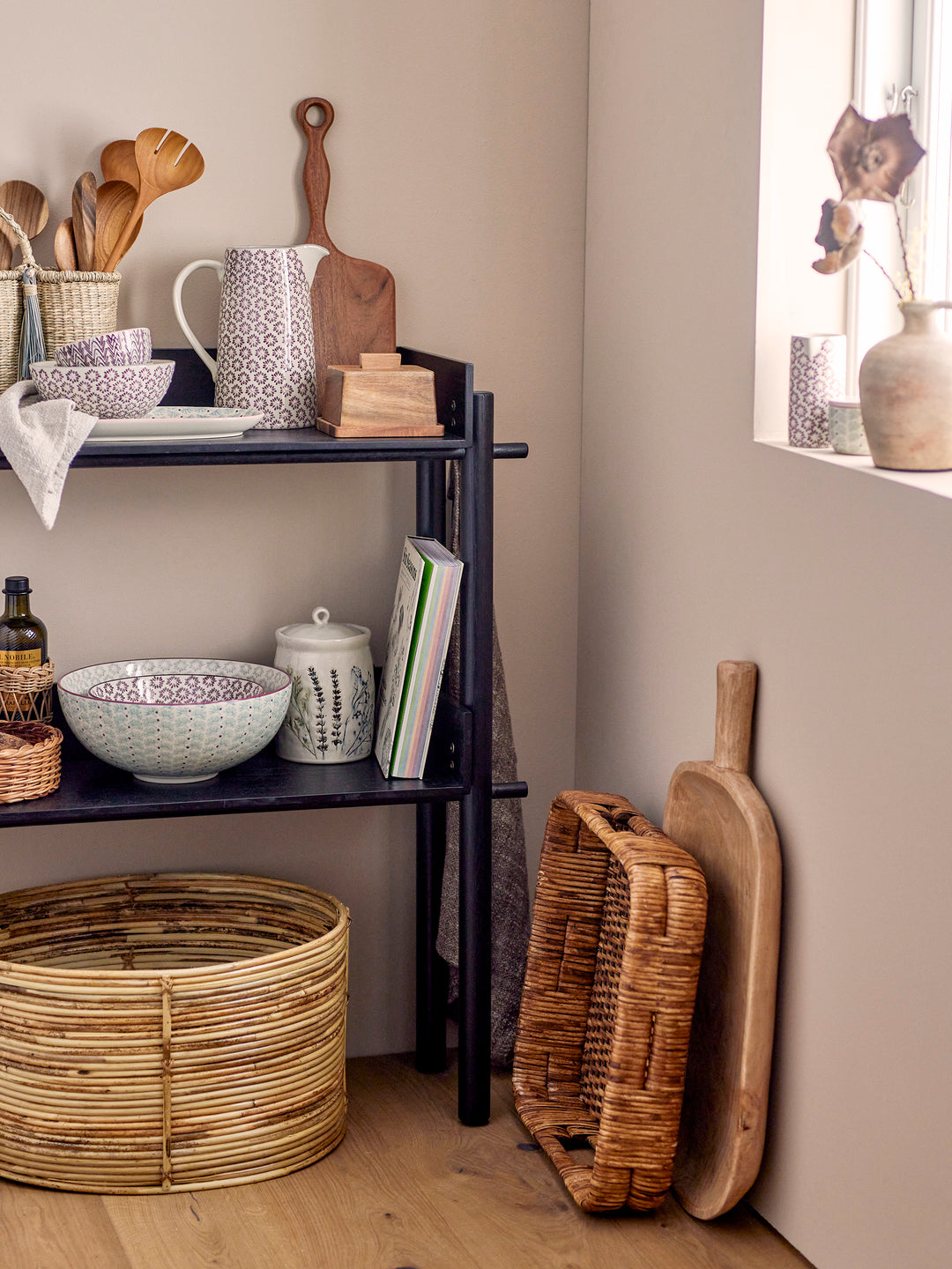 Bol Ceramic Verde Cu Detalii Pictate Bloomingville - Imagine 5