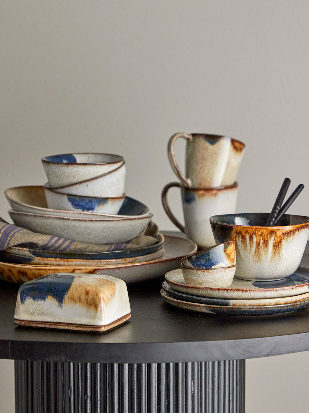 Farfurie Servire Ceramică Albastră Bloomingville - Imagine 9