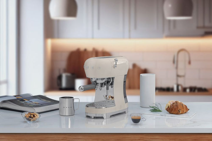 Espressor crem de cafea ECF02CREU, Smeg
