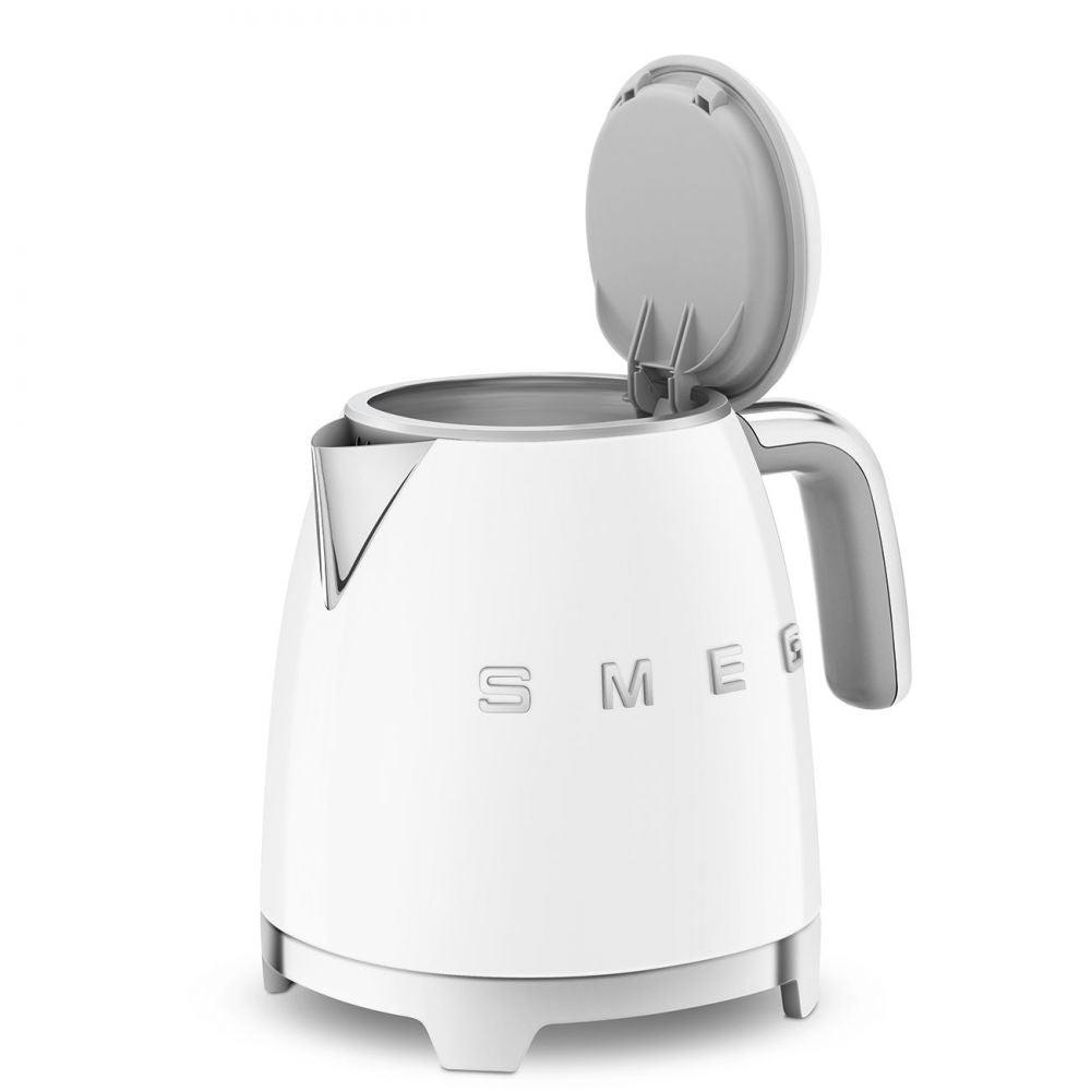 Mini fierbator de apa retro alb, KLF05WHEU, Smeg