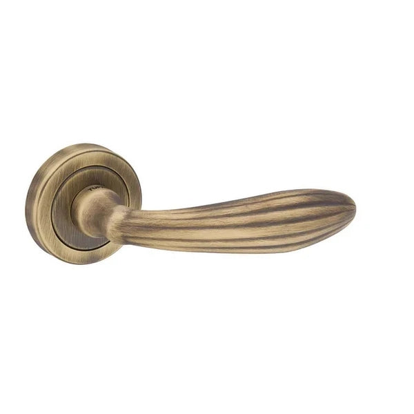 Maner usa bronz antichizat, 1917, Tupai