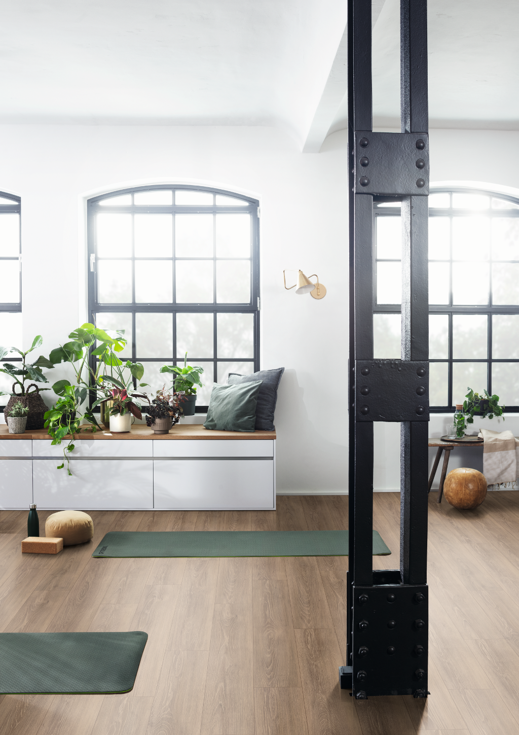 Parchet laminat EGGER EL2163 Stejar Newport maro 8 mm