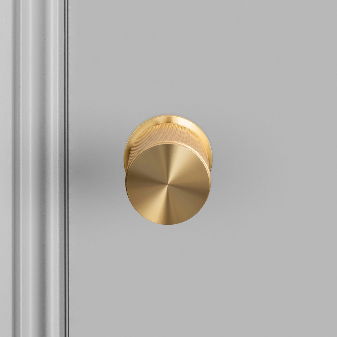 Mâner rotund ușă interior Cross Brass, Buster+Punch
