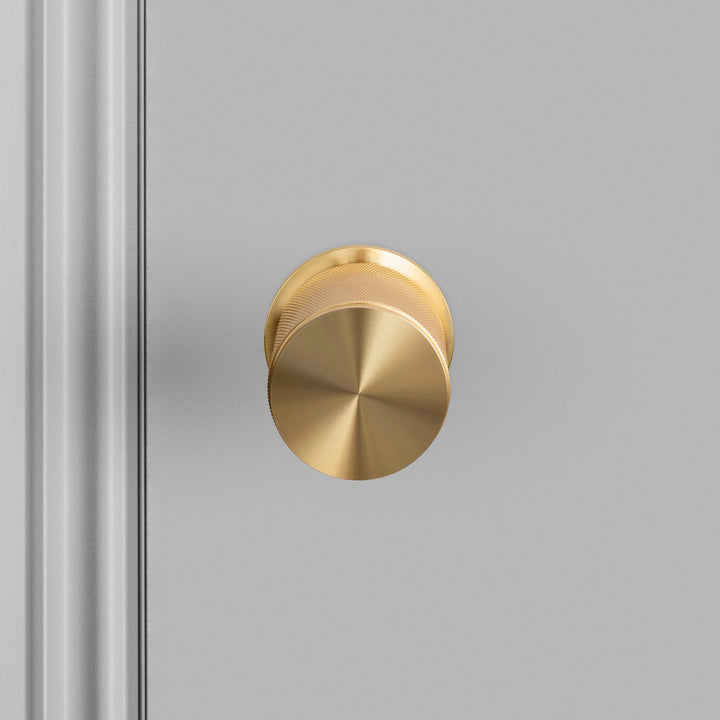 Mâner rotund ușă interior Cross Brass, Buster+Punch