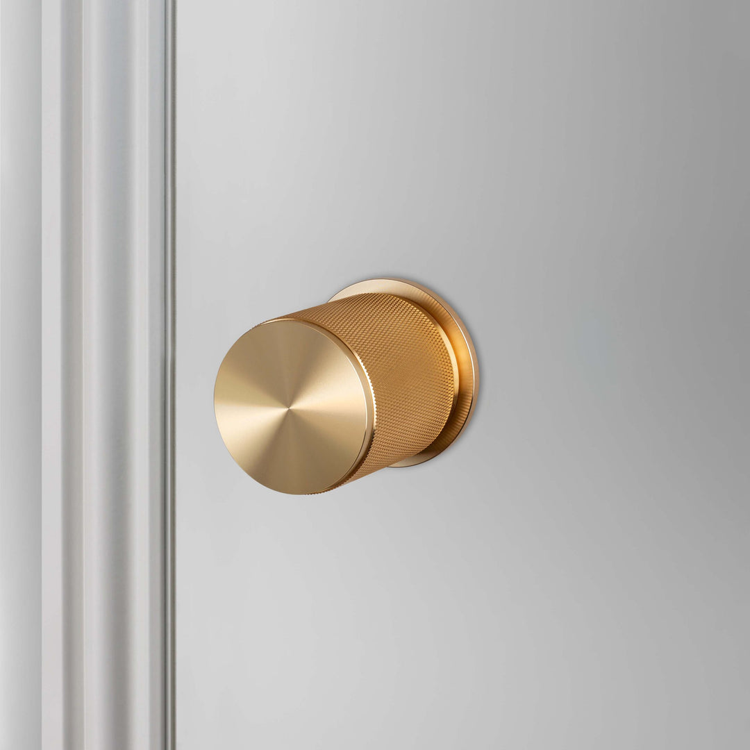 Mâner rotund ușă interior Cross Brass, Buster+Punch