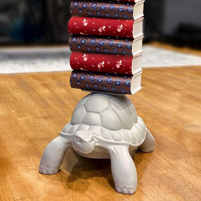 Suport cărți Turtle Carry White, Qeeboo