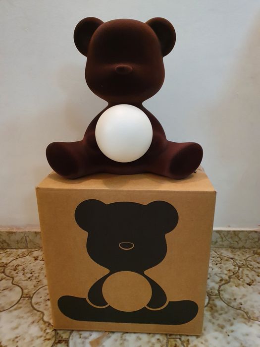 Lampă reîncărcabilă Velvet Teddy Girl Dark Brown, Qeeboo